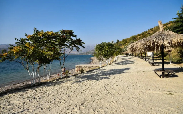 Lake House Resort hotel