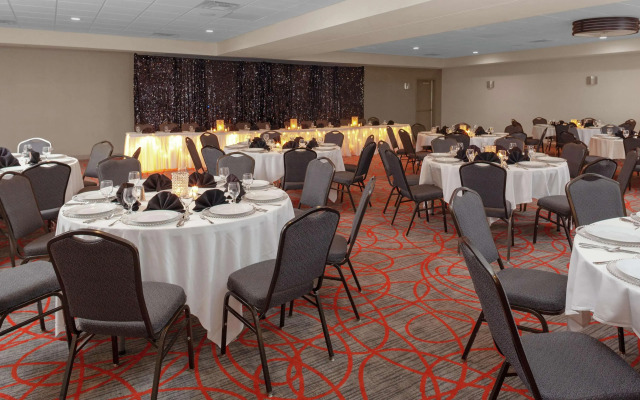 DoubleTree Suites by Hilton Dayton - Miamisburg