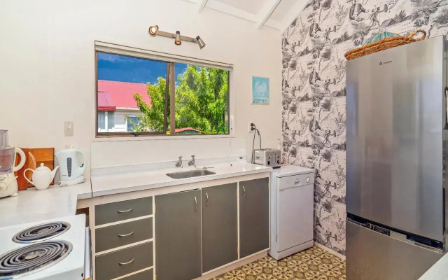 Bay Coast Happy Place - Cooks Beach Holiday Home