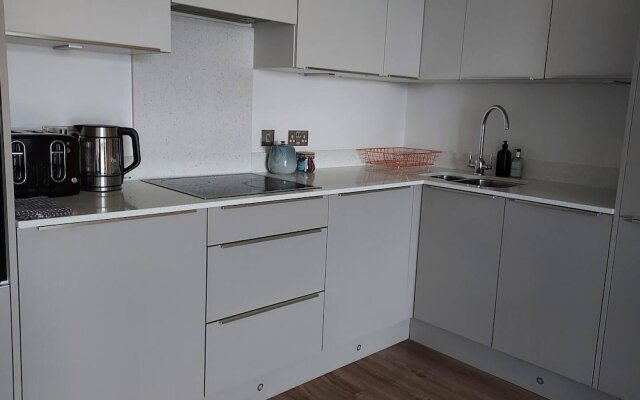 Modern 2 bed Apartment, City Centre, Wifi