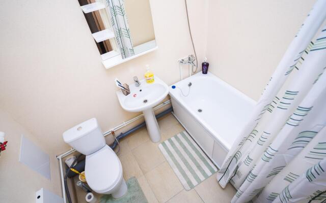 Атлант на улице Димитрова 51А