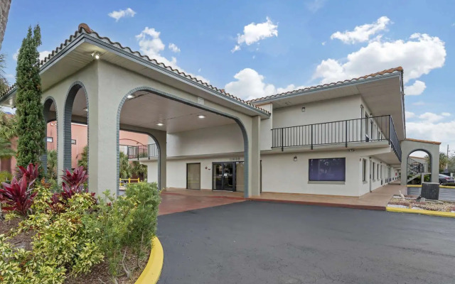 Quality Inn & Suites Orlando East - UCF Area