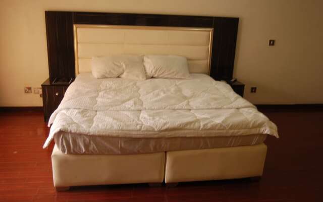 Kings Court Apartment