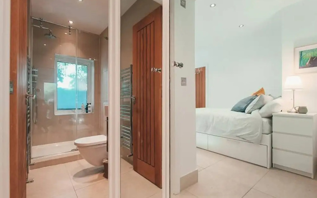 The Sandy Studio Flat in Petersham