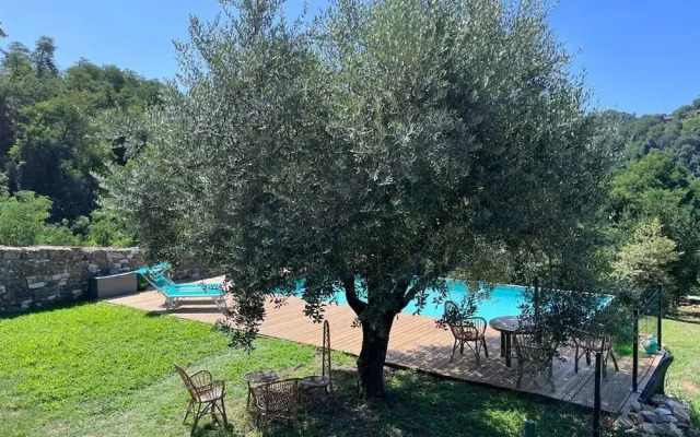Casale Rustico con Piscina Privata e Ampio Parco