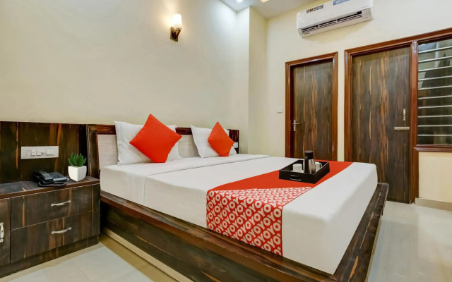 OYO Flagship 70098 Moon Trip