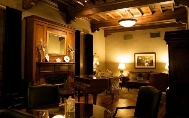 Tremont Hotel by SB at Chicago Magnificent Mile