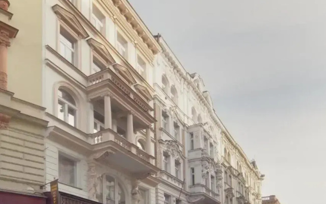Old Town Melantrichova Apartment