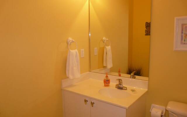 Spacious Condo With sky Views and Steps to South Beach