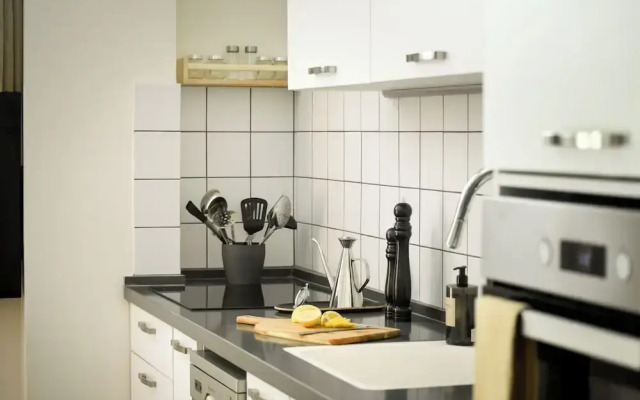 Simple Living in Tel Aviv by Sea N' Rent