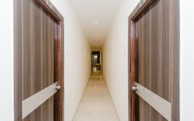 OYO 27896 Everest Inn