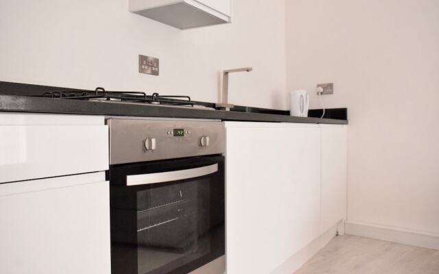 Bright 1 Bedroom Apartment in South London