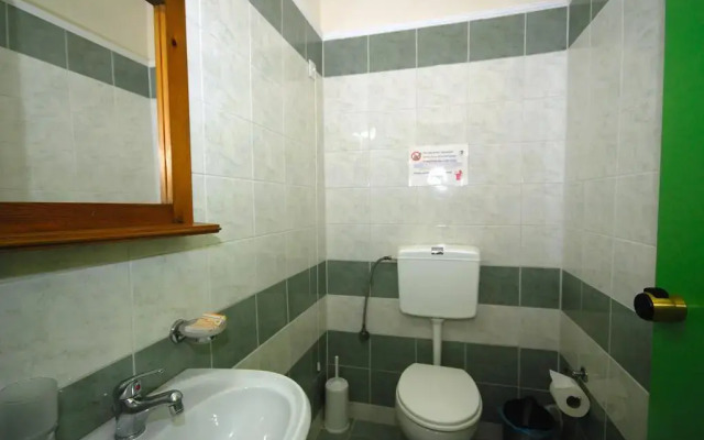 Aloni Suites