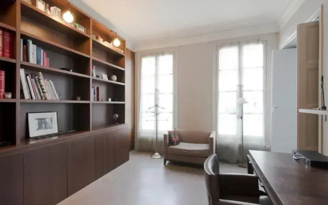 Class and Elegance: Parisian Apartment