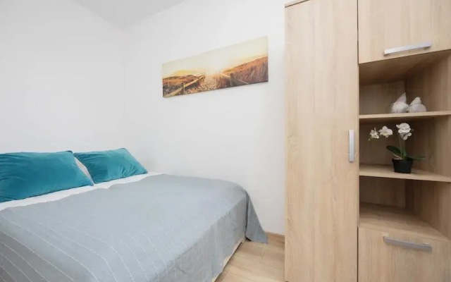 Wolska Apartment With Parking by Renters