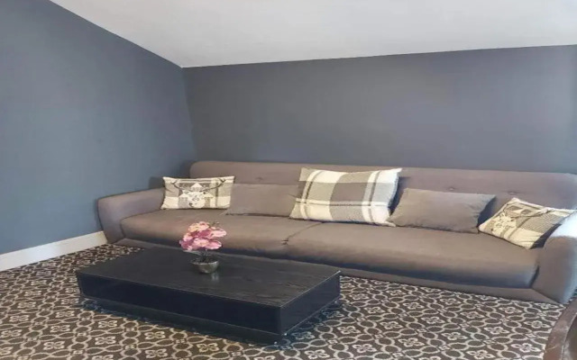 OYO Ivy Hotel