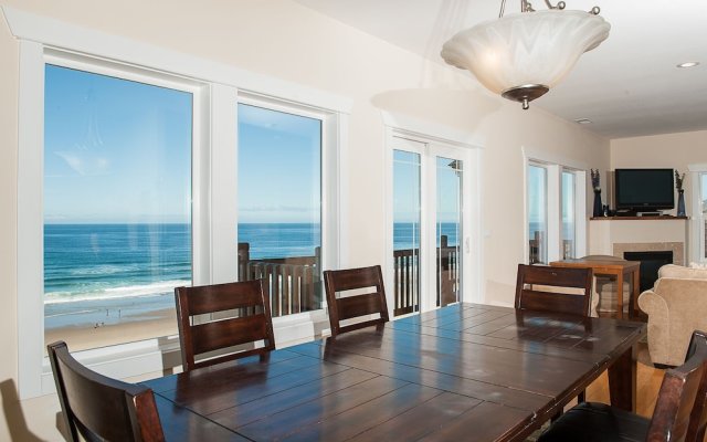 Above It All With Ocean Views 3 Br home by RedAwning