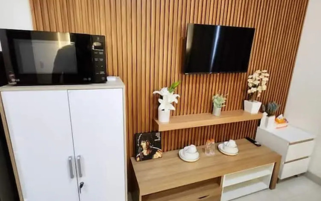 Green Sedayu Apartment by Emily