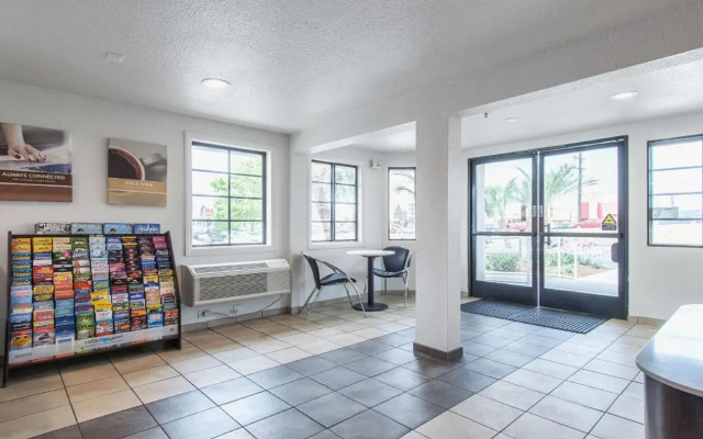 Motel 6 Buena Park, CA - Knotts Berry Farm - Disneyland