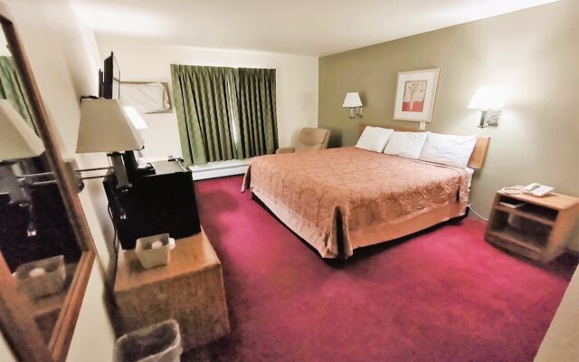 Love Hotels Staples by OYO at HWY 10 MN