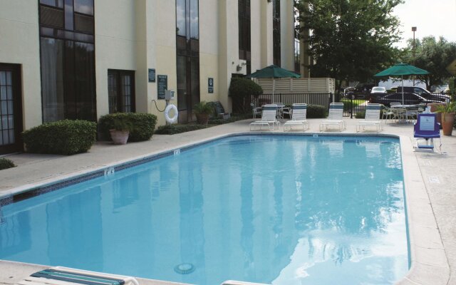 La Quinta Inn & Suites by Wyndham Houston Stafford Sugarland