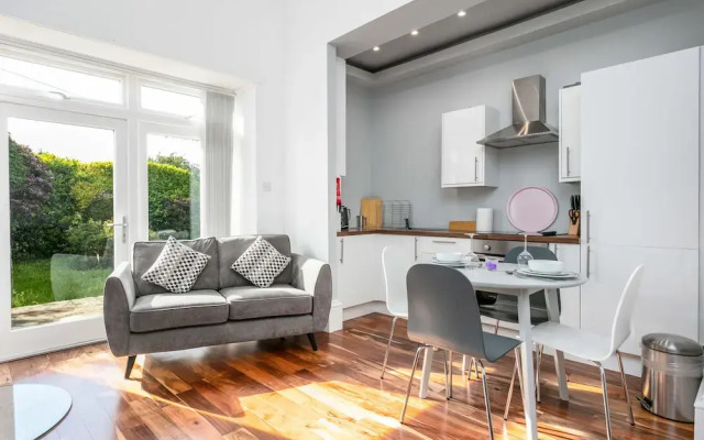 Cunningham Residence- Donnini Apartments