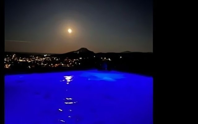 Free Mini Pool Jacuzzi Airport House - up to 8 People