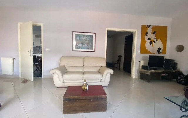 Stunning 2-bed Apartment in Achrafieh Beirut