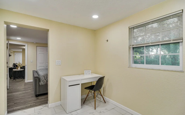 Tropical Tampa Home: Pets Welcome!