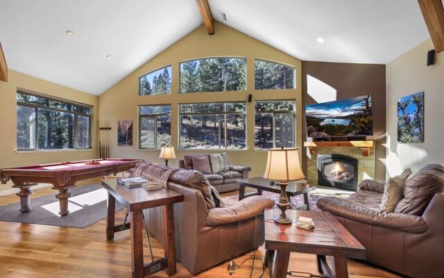 Heavenly Mountain Chalet - Skiing, Pets, Hot tub