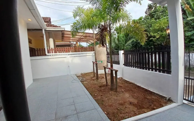 White House With 2br-1bath Near Kathu Water Fall