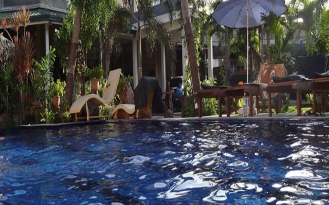Maple Leaf Hotel
