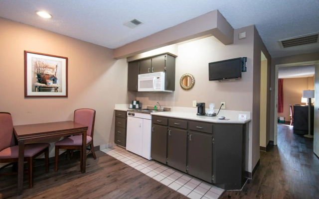 Guest Inn & Suites - Midtown Medical Center