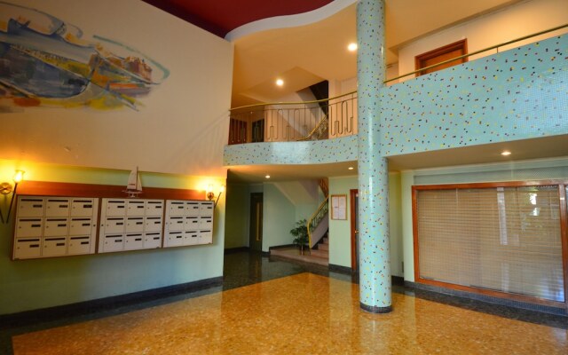 Period apartment 5 persons with Sea View and Parking in Port of Nice