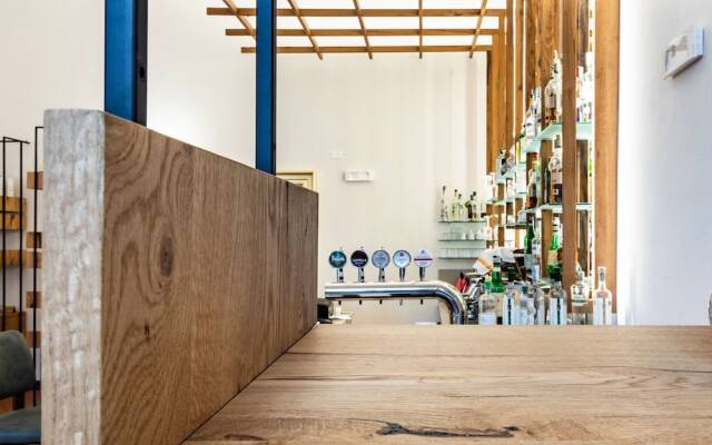 Bonacolsi Collection , Mantegna Hotels