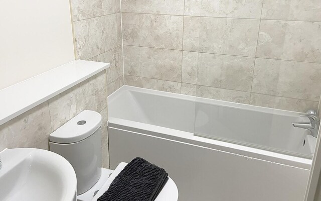 Continental Apartments - 2-bed Farnborough Central