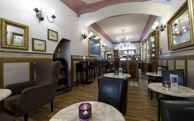 Hotel U Zlateho Jelena