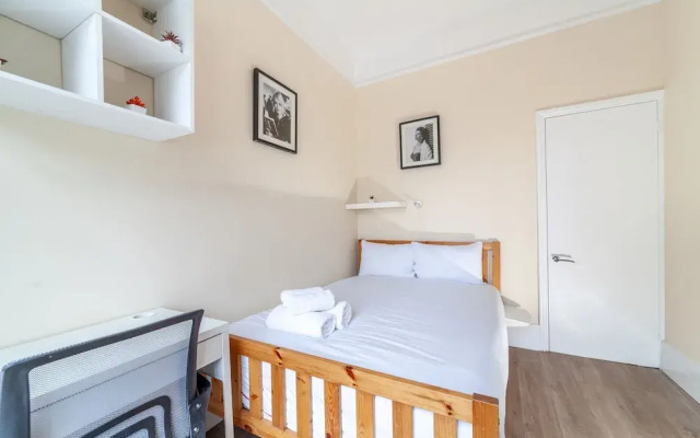 Spacious 3-bed flat by popular Waterloo