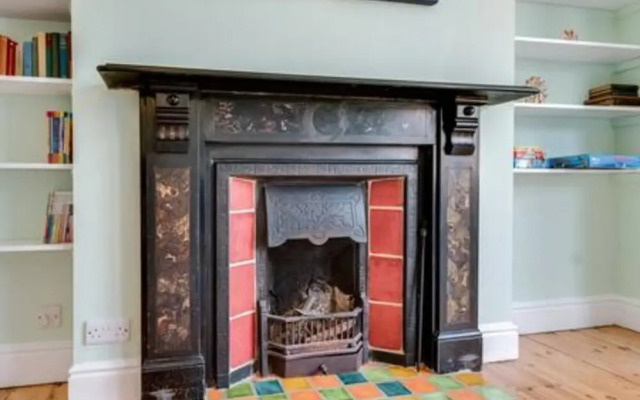 Summertown 4-br Family Home - Bright Spacious