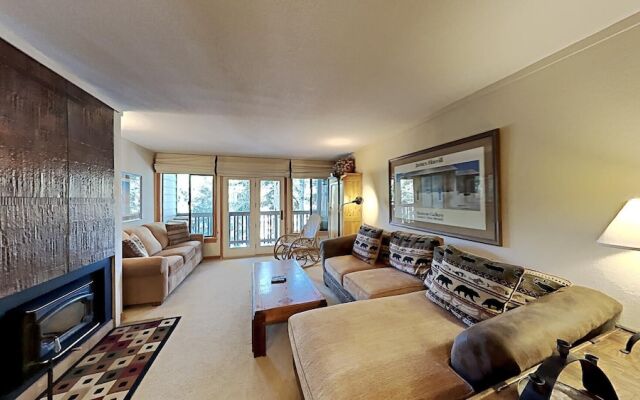 One Bedrooms At Snowbird Condos Slopeside - Free Wifi & Assigned Parking!
