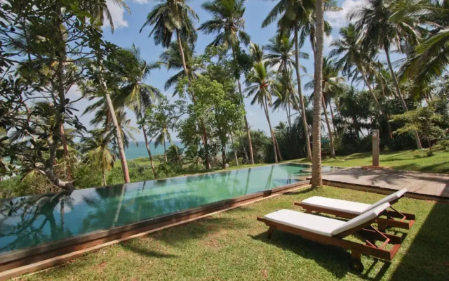 Sustainably Designed Villa Overlooking Indian Ocean