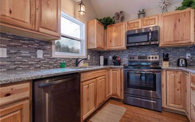 Misty Hollow - Three Bedroom Cabin