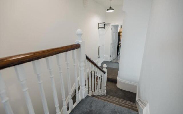 Newly Refurbished Sylish Hull 3 Bed Apartment