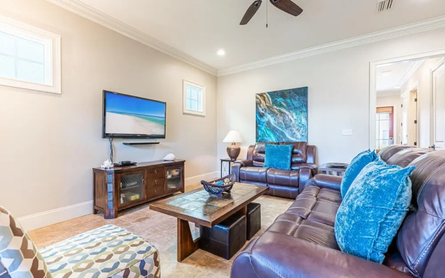 Villa Lago 1975 S2G 4BR 4BA 10