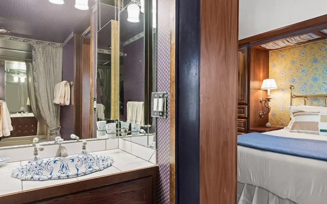 3 BR Penthouse w Hot-tub -mountain Views