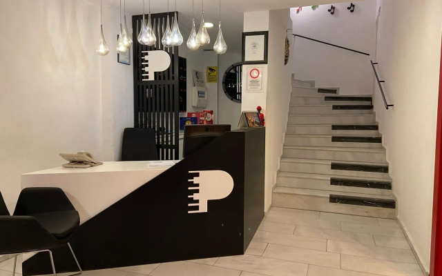 Piano Hotel