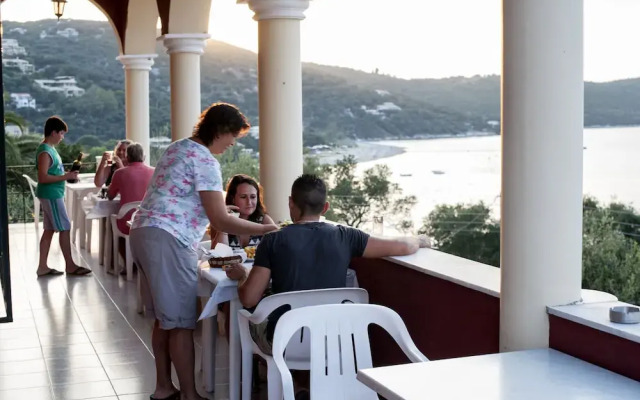 Apraos Bay Hotel In Kalamaki Beach