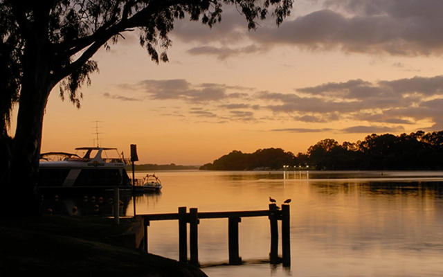 Romantic Getaways at Riverview Rise Retreats