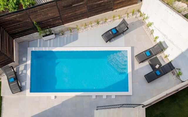 Villa Salt - 8 2 Heated Pool Trogir Near Beach