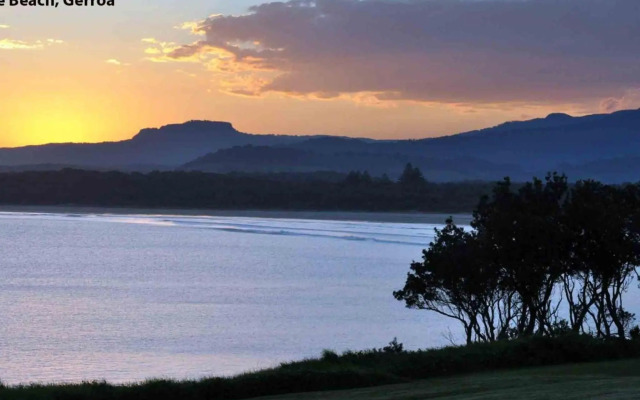 ONE TREE Gerroa 4pm check out Sundays